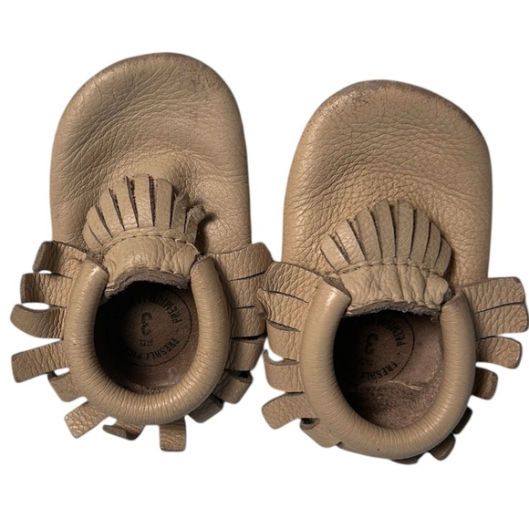 Freshly picked leather baby moccasins size 3 - Picture 1 of 3